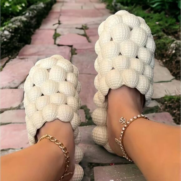WOMENS NEW CLOSED TOE BUBBLE SLIPPERS SOLID COLOR SLIP ON ANTI SLIP 7.5-8 Ivory - Picture 2 of 7